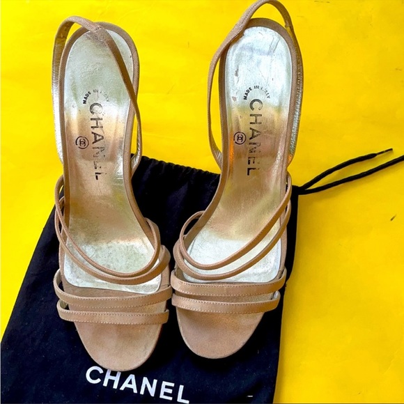 Vintage metallic gold Chanel all leather heels with dust bag - Picture 2 of 9